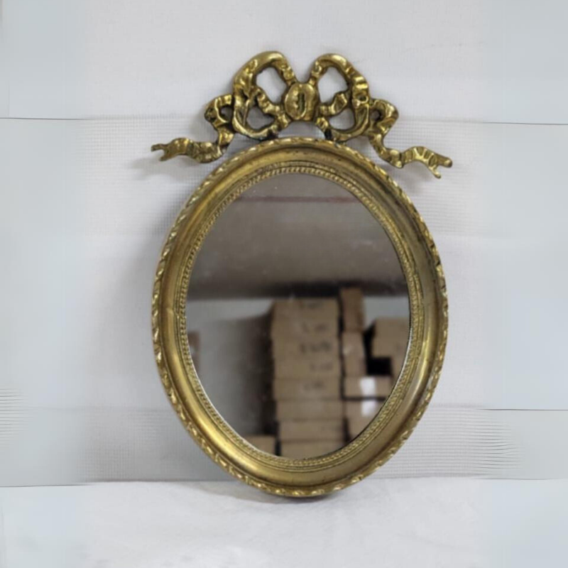 Pirinç Ayna Oval Fiyonklu Dikey 17CM.