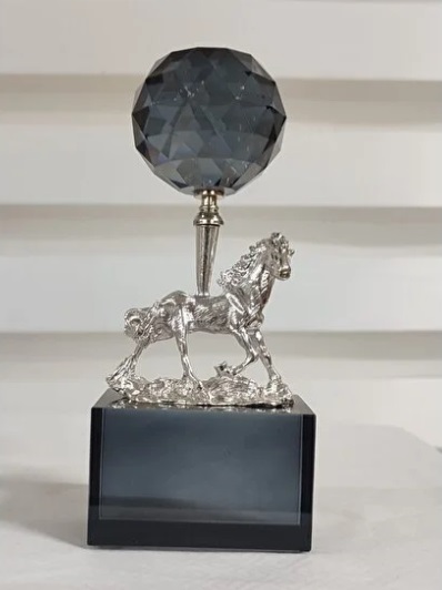 Kristal Dekoratif Pimli At FÜME 18CM.