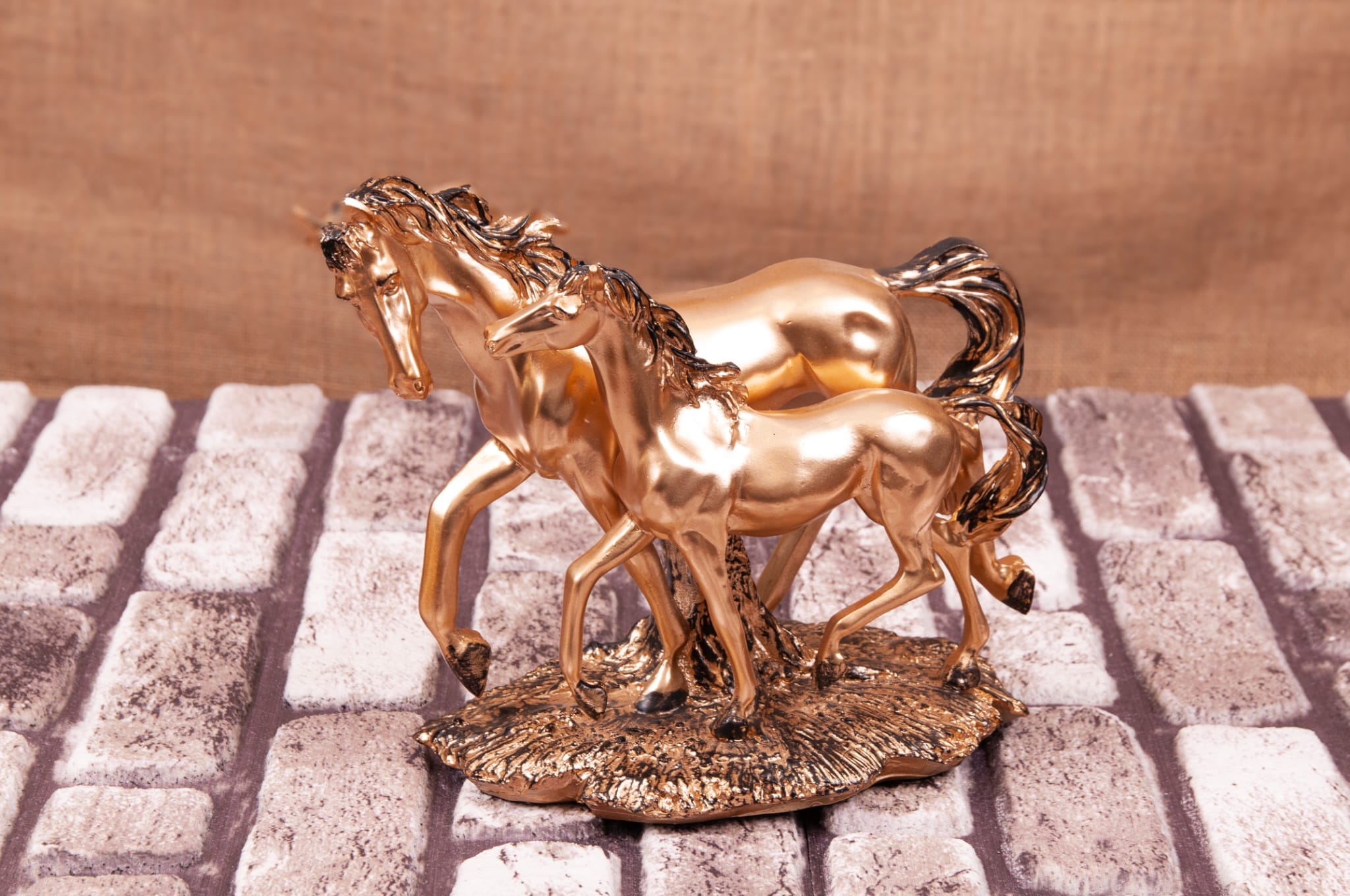 Tablalı Yavrulu At 35x28cm.