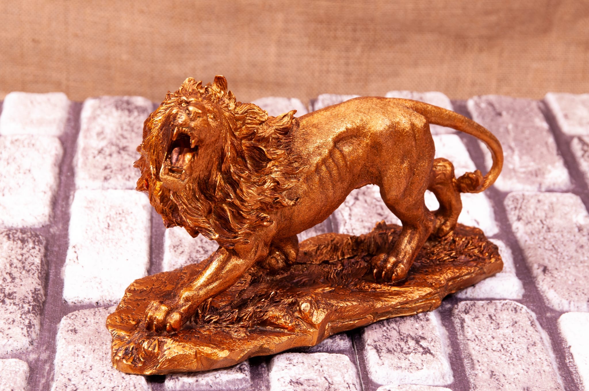Tablalı Kükreyen Aslan Biblo 37x22cm.