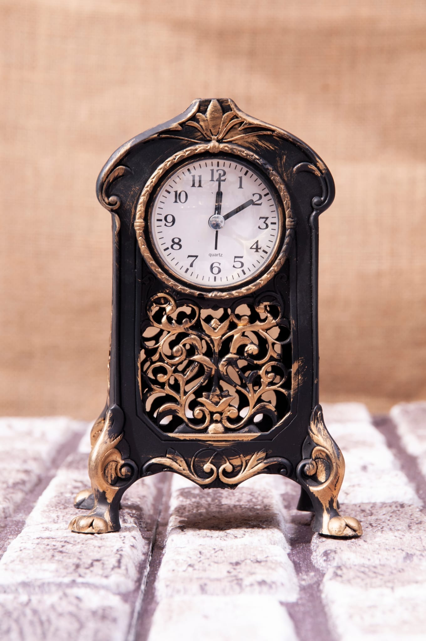 Dantelli Saat 24x16cm.