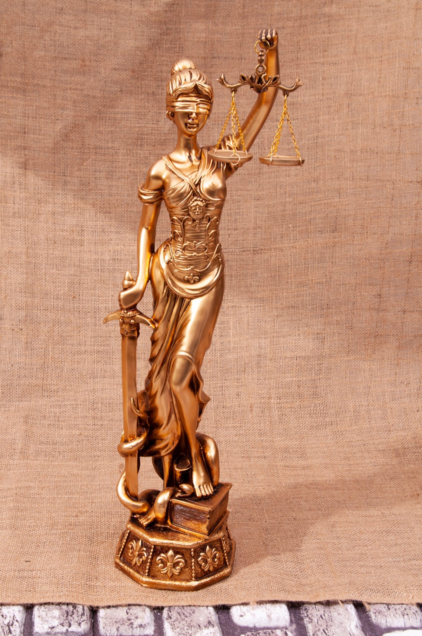 Büyük Adalet 68x16cm.