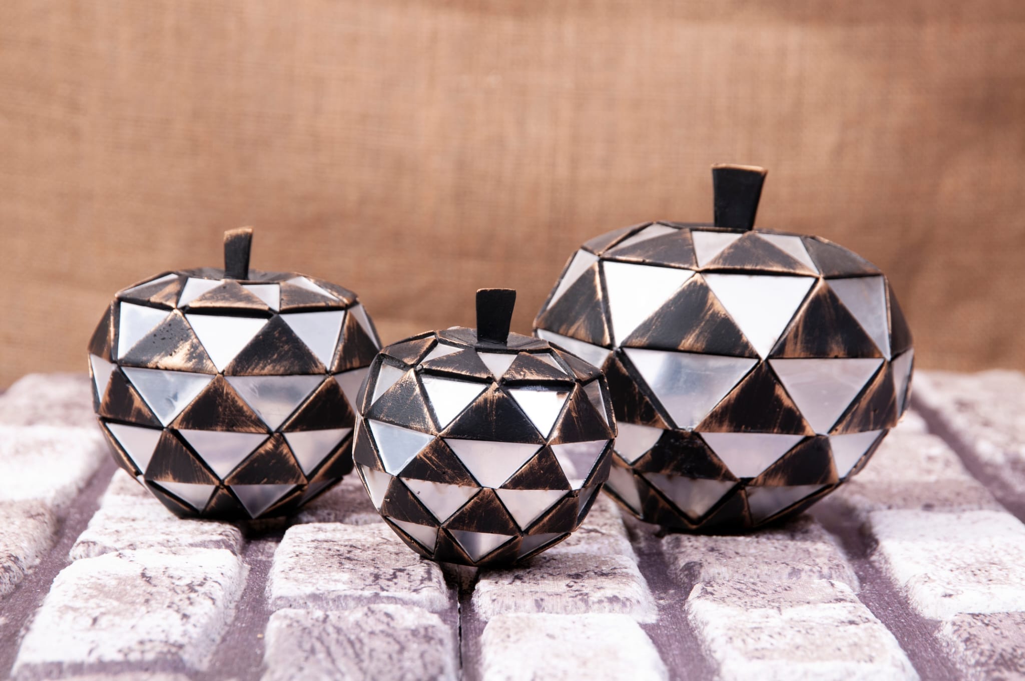 Üçlü Aynalı Elma