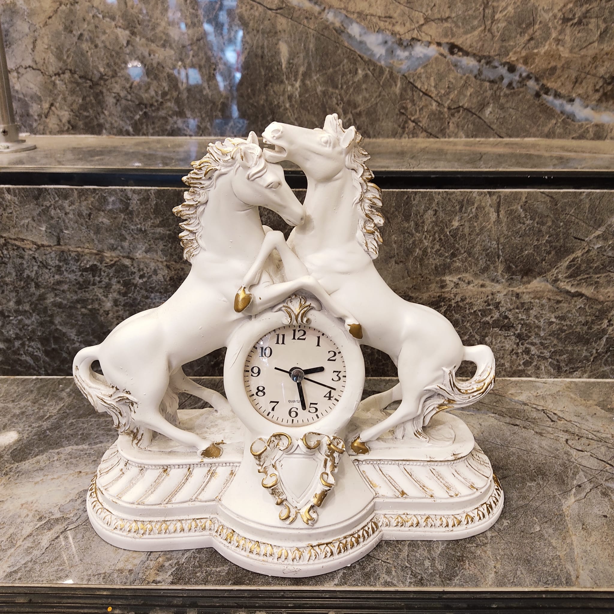 Atlı Saat 27x27 cm.